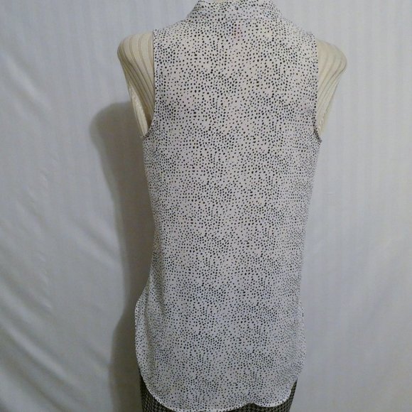 Vince Camuto Sleeveless Pullover Top - Picture 8 of 14